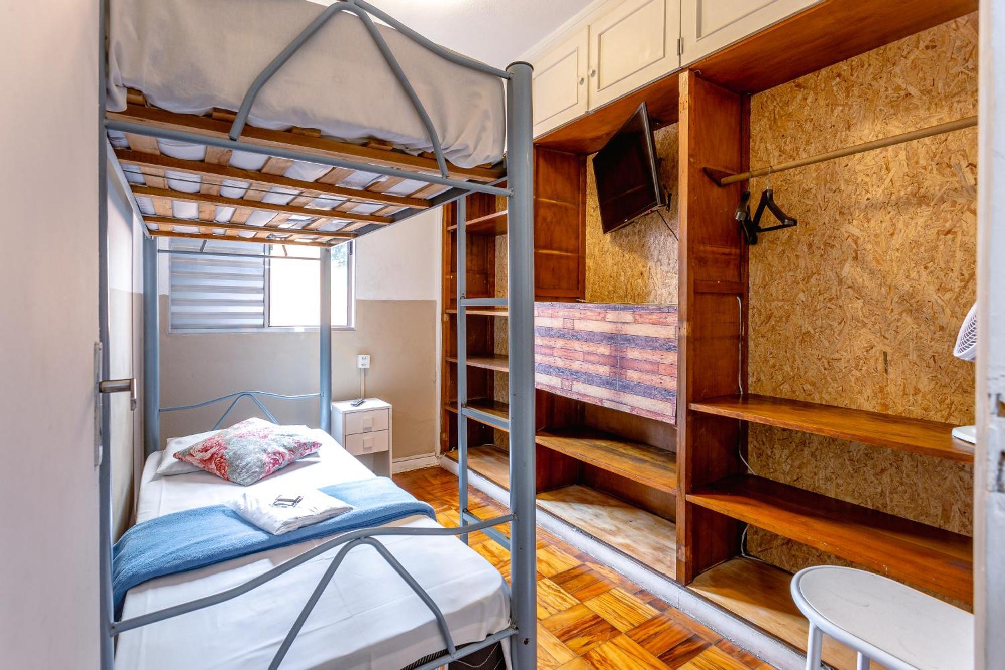 Apartamento de 2 Quartos com Banheiro Privativo